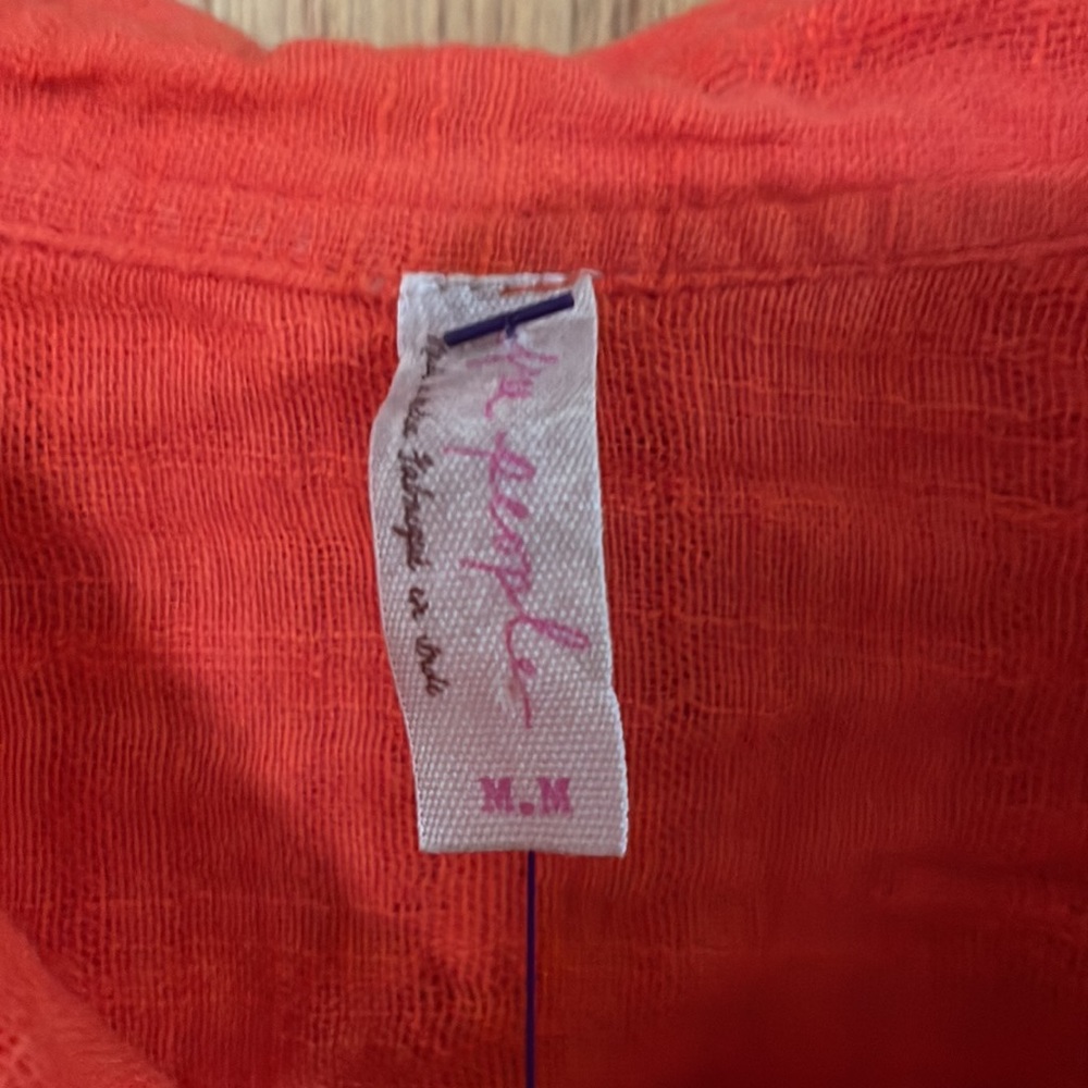 •FREE PEOPLE•TOMATO RED GAUZE TIE BACK BUTTON UP COLLAR BLOUSE SIZE  MEDIUM EUC - Picture 4 of 8